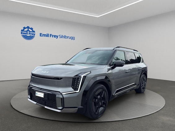 First vehicle image