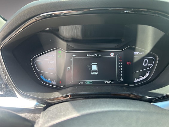 Vehicle image 14 Vehicle image 14