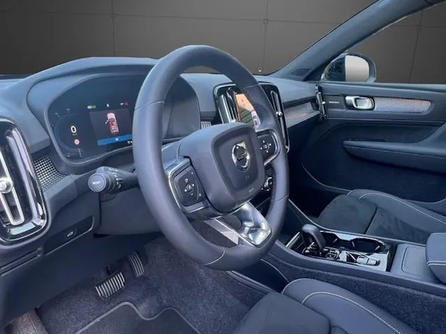 Volvo XC40 2.0 B4 MH Plus Dark