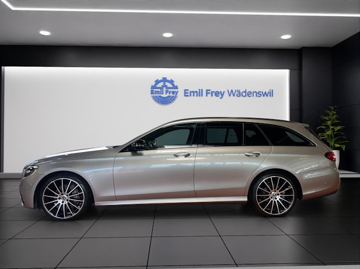 Vehicle image MERCEDES-BENZ E 220