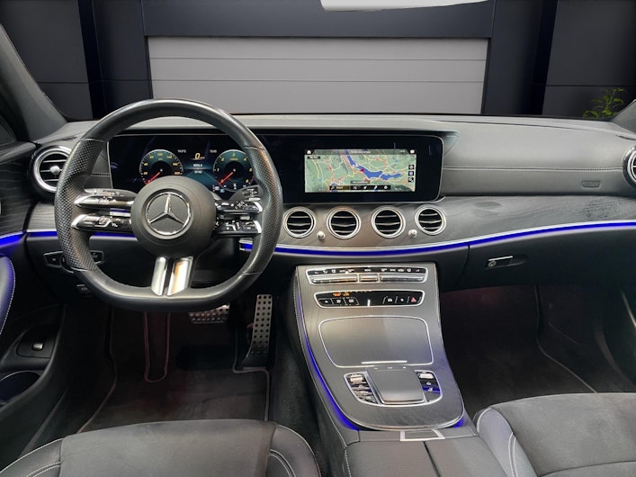 Vehicle image MERCEDES-BENZ E 220