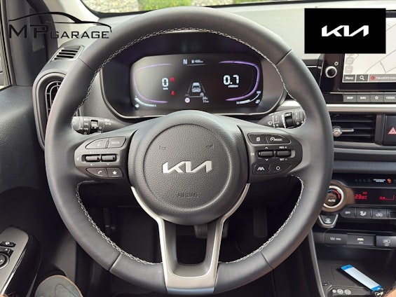 Vehicle image 8 Vehicle image 8