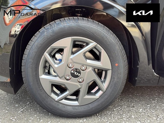 Vehicle image 15 Vehicle image 15