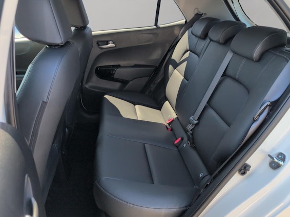 Vehicle image 14 Vehicle image 14