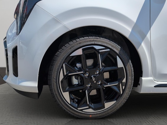 Vehicle image 16 Vehicle image 16