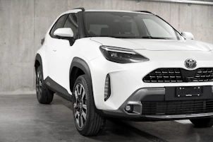 Fahrzeugbild TOYOTA Yaris Cross 1.5 VVT-i HSD Premium AWD-i