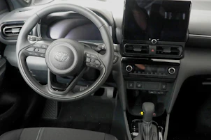 Fahrzeugbild TOYOTA Yaris Cross 1.5 VVT-i HSD Premium AWD-i