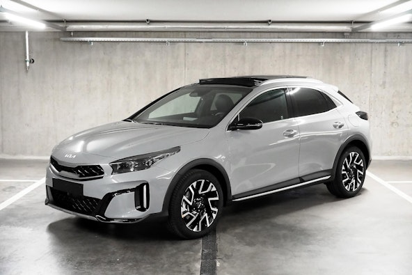 First vehicle image
