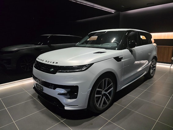 First vehicle image