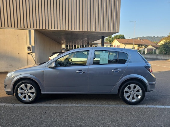 Vehicle image 30