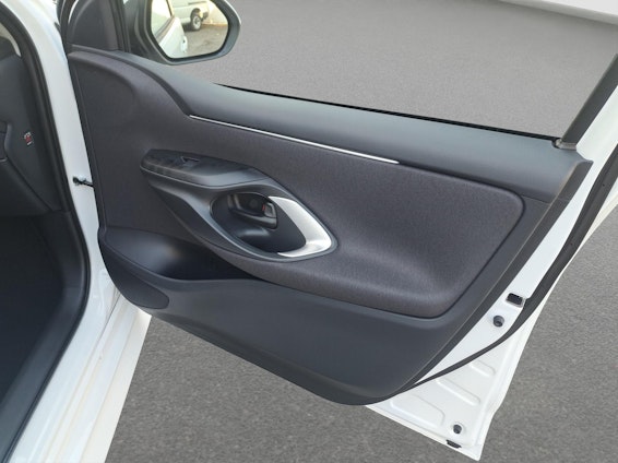 Vehicle image 17 Vehicle image 17