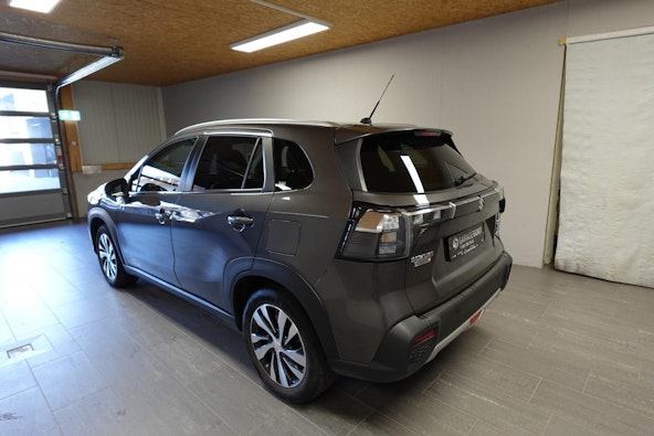 Vehicle image 9