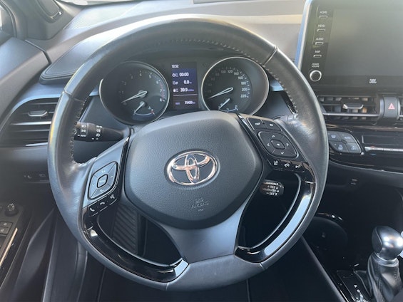 Vehicle image 10