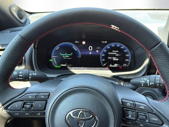 Vehicle image 10