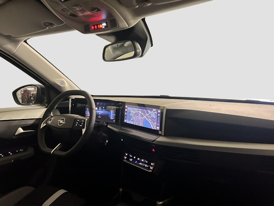 Vehicle image 13 Vehicle image 13