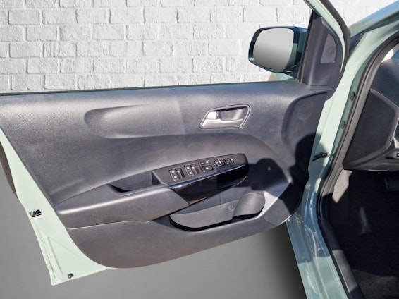 Vehicle image 19 Vehicle image 19