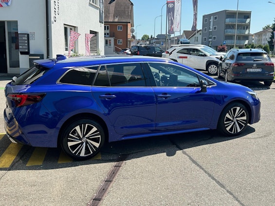 Vehicle image 6