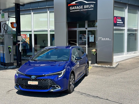 First vehicle image