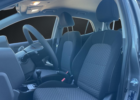 Vehicle image 6 Vehicle image 6