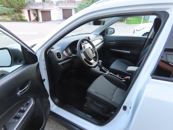 Vehicle image 6