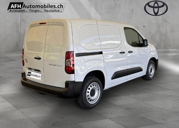 Vehicle image 4 Vehicle image 4