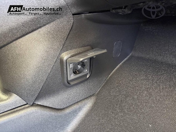 Vehicle image 10 Vehicle image 10