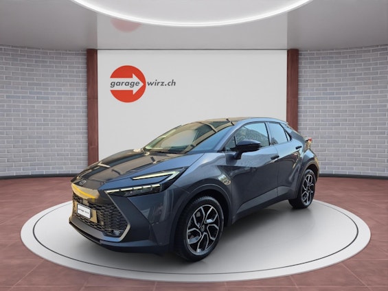 First vehicle image