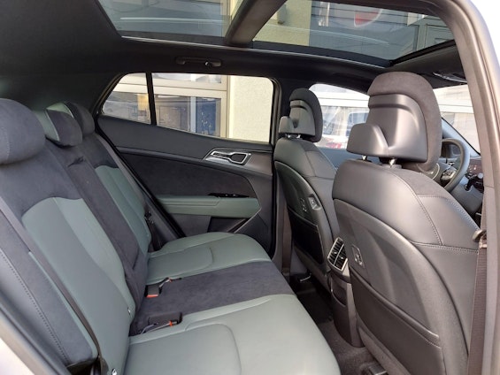 Vehicle image 25