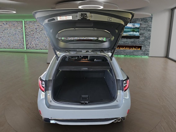 Vehicle image 16