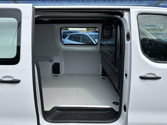 Vehicle image 9 Vehicle image 9