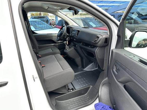 Vehicle image 7 Vehicle image 7