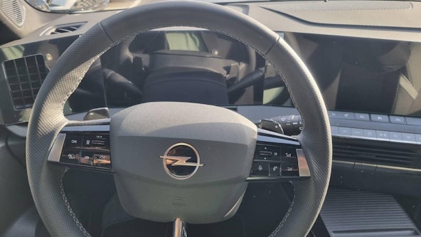 Vehicle image 9 Vehicle image 9