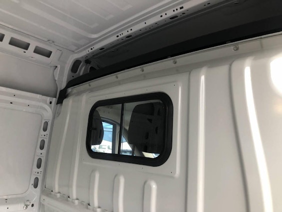 Vehicle image 9 Vehicle image 9