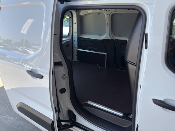 Vehicle image 8 Vehicle image 8