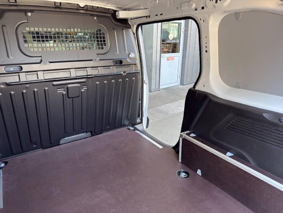 Vehicle image 10 Vehicle image 10