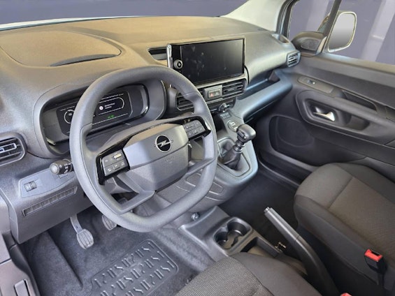 Vehicle image 4 Vehicle image 4