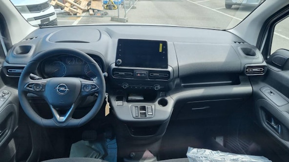 Vehicle image 8 Vehicle image 8