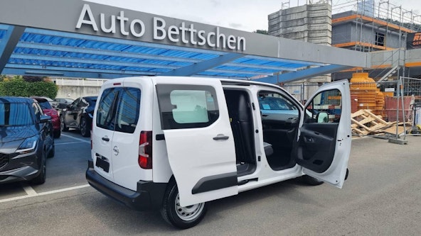 Vehicle image 6 Vehicle image 6