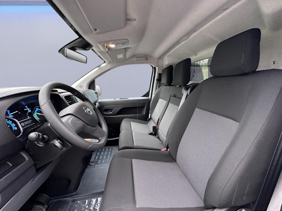 Vehicle image 9 Vehicle image 9