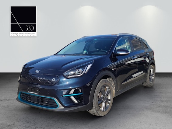 First vehicle image