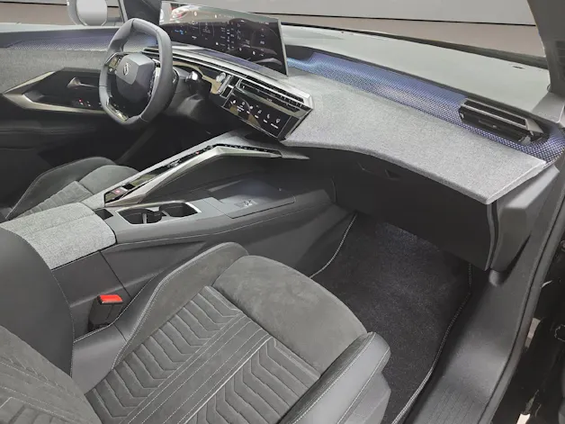 Peugeot E-3008 Launch Edition 4x4