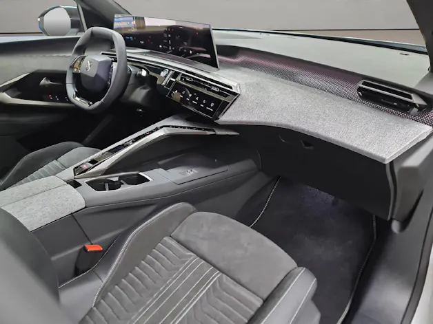 Peugeot E-3008 Launch Edition 4x4