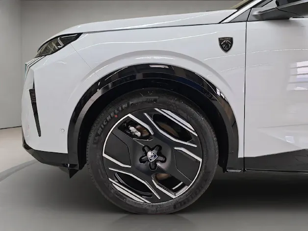 Peugeot E-3008 Launch Edition 4x4
