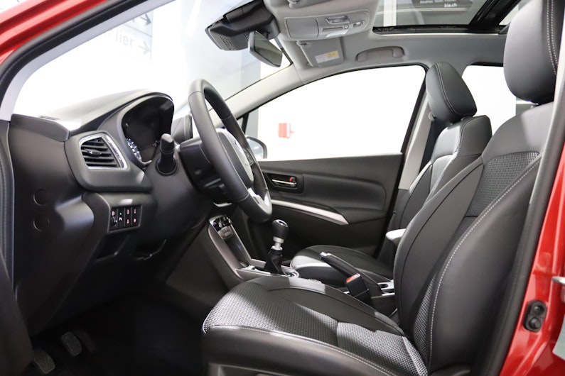 Vehicle image SUZUKI S-CROSS