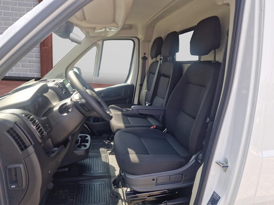 Vehicle image 9 Vehicle image 9