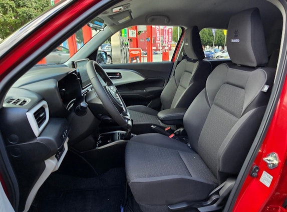 Vehicle image 19