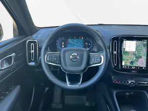 Volvo XC40 2.0 B3 MH Plus Dark