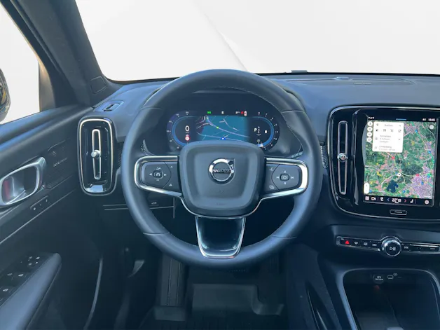 Volvo XC40 2.0 B3 MH Plus Dark