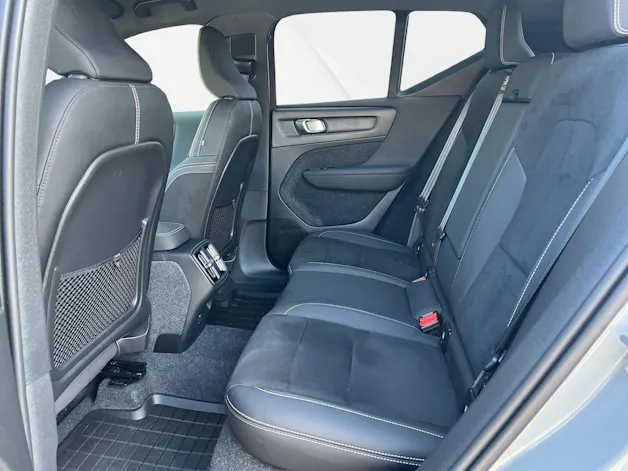 Volvo XC40 2.0 B3 MH Plus Dark