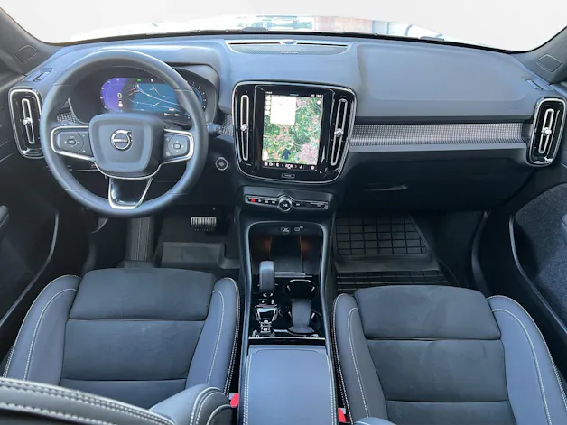 Volvo XC40 2.0 B3 MH Plus Dark
